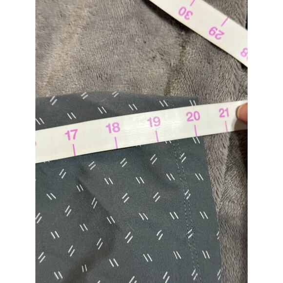 Under Armour HeatGear Armour Printed Youth Size Large Shorts Gray 11” Inseam‎ - Picture 9 of 10